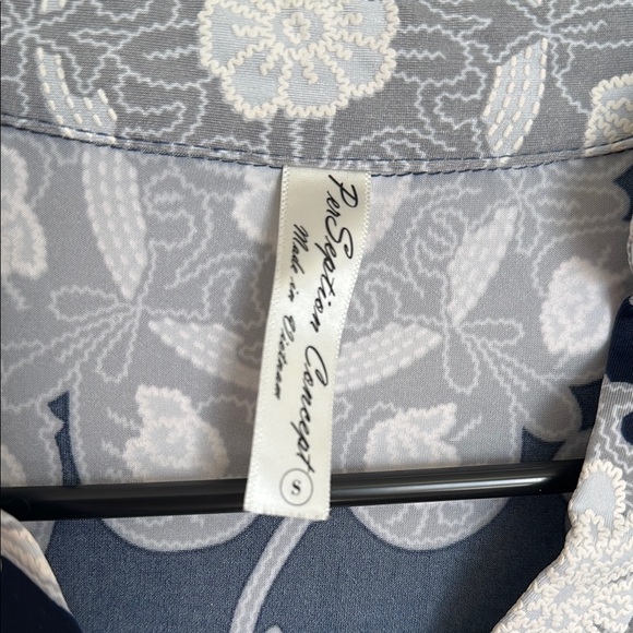 PerSeption Concept Floral Sleeveless Women's Top Dark Blue and White Size Small - Picture 3 of 9